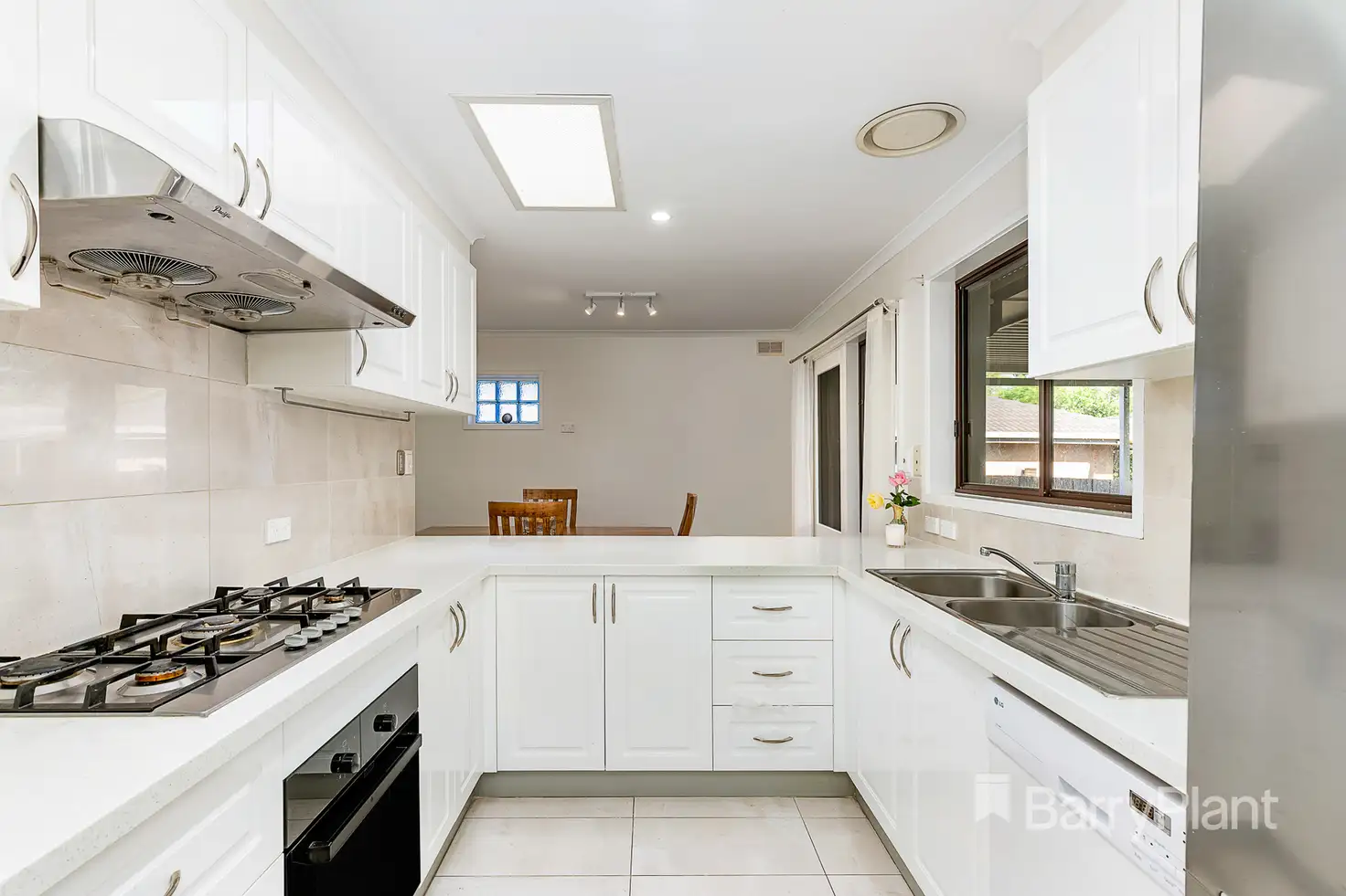 Main view of Homely unit listing, 1/19 Linsley Way, Wantirna VIC 3152