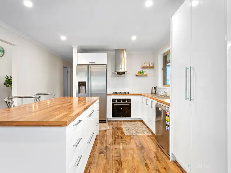 13 Frances Crescent, Cranbourne North VIC 3977