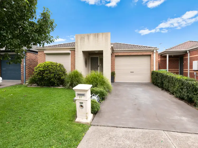 27 Mossman Drive, Cranbourne East VIC 3977