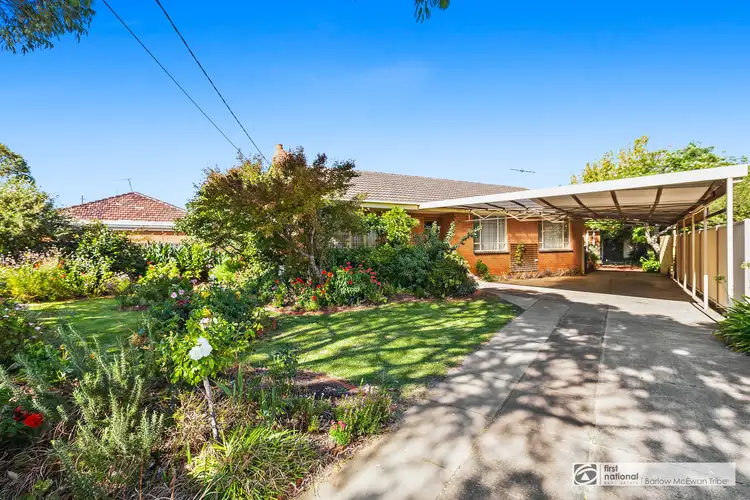 27 Dove Avenue, Altona VIC 3018