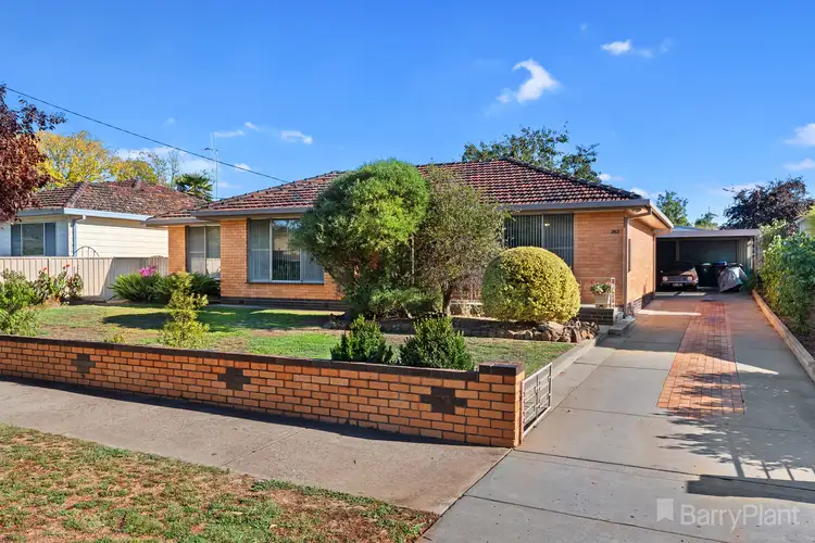 282 MacKenzie Street West, Kangaroo Flat VIC 3555