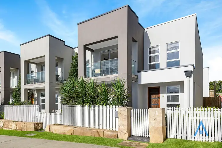 7 White Street