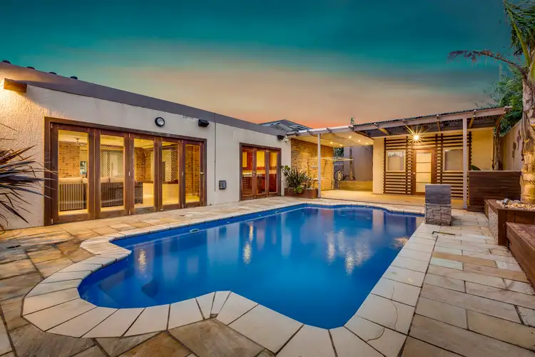 15 Highwood Drive, Hillside VIC 3037