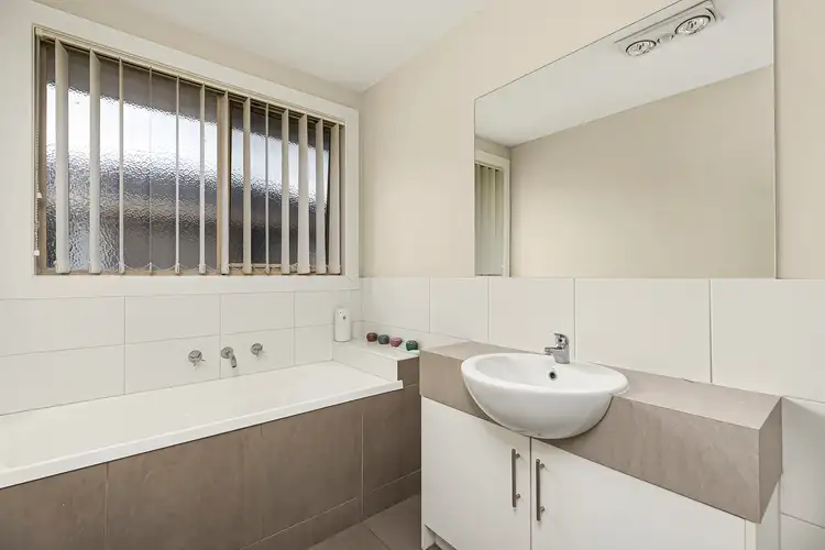 Fifth view of Homely townhouse listing, 4/31-33 Alpine Grove, Pascoe Vale VIC 3044