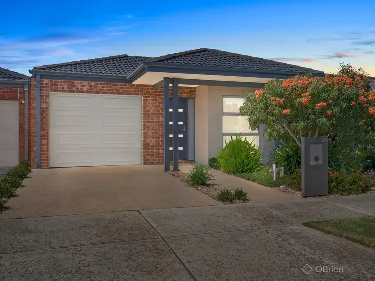 24 Fieldstone Crescent, Cranbourne North VIC 3977
