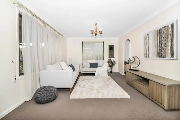 11 Barrallier Way, St Clair NSW 2759
