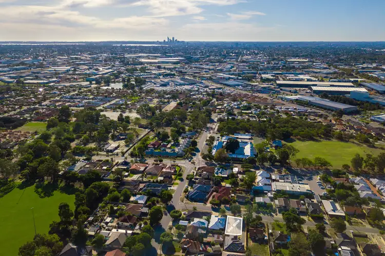5a Hartfield Street, Queens Park WA 6107