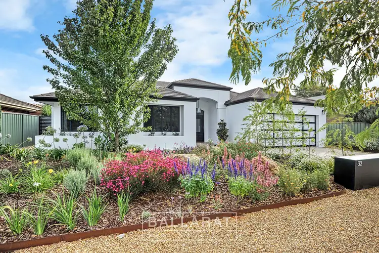 32 Faversham Avenue, Lake Gardens VIC 3355