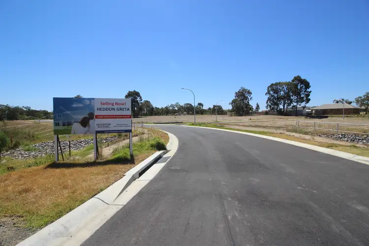 2 Lois Close, Heddon Greta NSW 2321