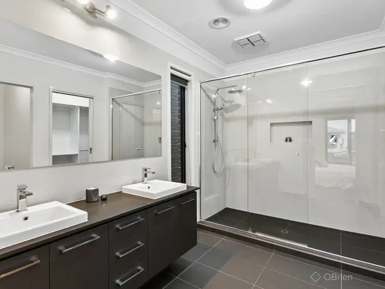 Fifth view of Homely house listing, 15 Elkedra Way, Cranbourne North VIC 3977