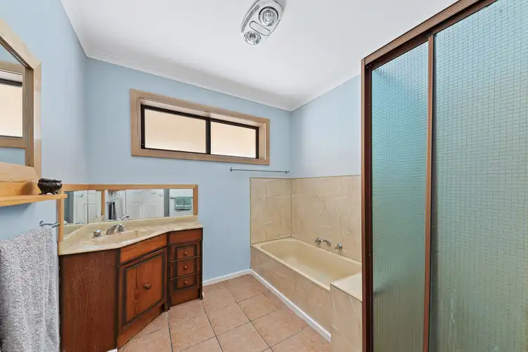 Fifth view of Homely house listing, 17 Laxdale Court, Kangaroo Flat VIC 3555