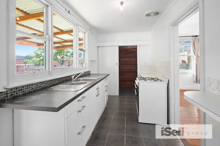 Main view of Homely unit listing, 2/977 Heatherton Road, Springvale VIC 3171