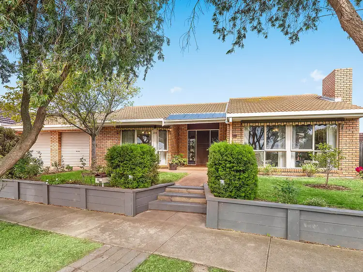 10 Glastonbury Drive, Highton VIC 3216