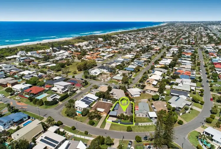 17 Lapoinya Crescent, Warana QLD 4575