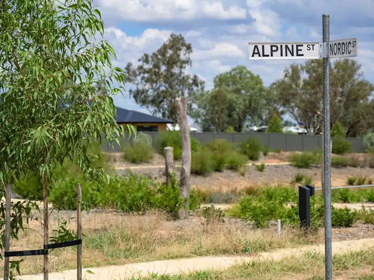 Fifth view of Homely house listing, 304 Highview Crescent, Lavington NSW 2641