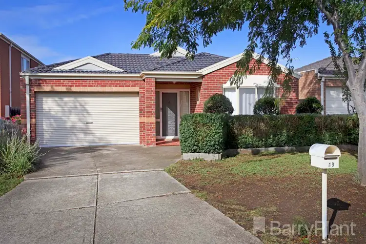 19 Wisla Circuit, Roxburgh Park VIC 3064