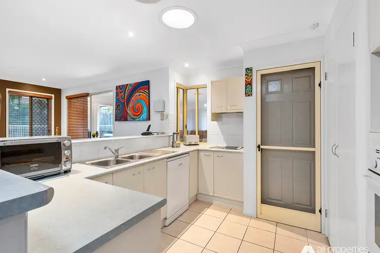 Fifth view of Homely house listing, 4 Gentian Close, Drewvale QLD 4116