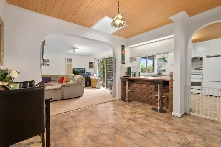 Sixth view of Homely house listing, 2 Ainsleigh Court, Cranbourne VIC 3977