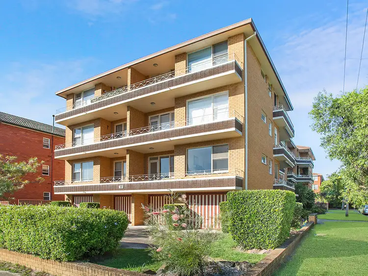 Main view of Homely unit listing, 2/33 Banks Street, Monterey NSW 2217