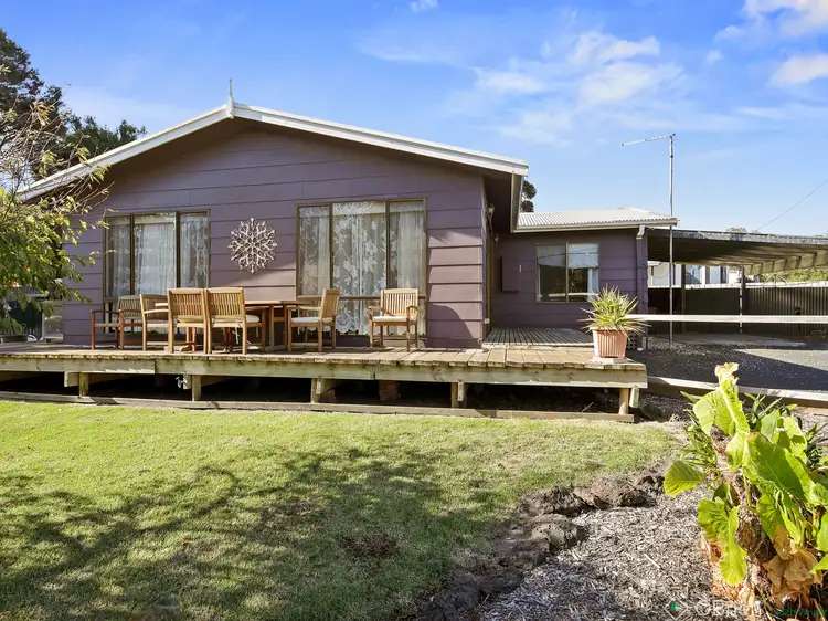 25 Pine Avenue, Cowes VIC 3922