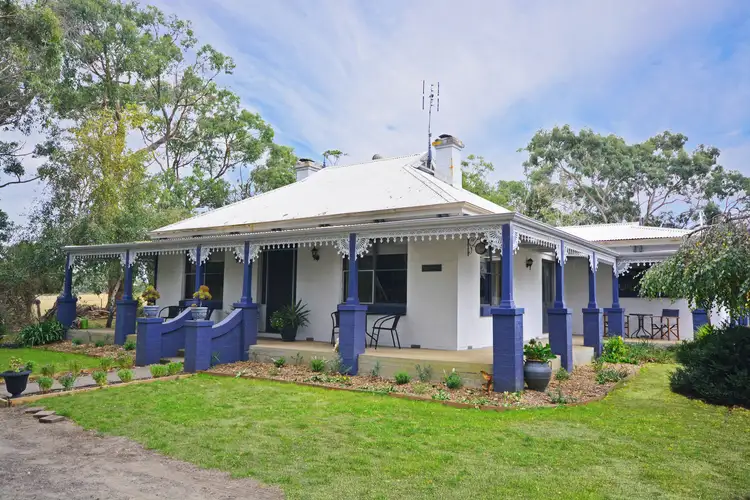 1 Segtnan Court, Bolwarra VIC 3305