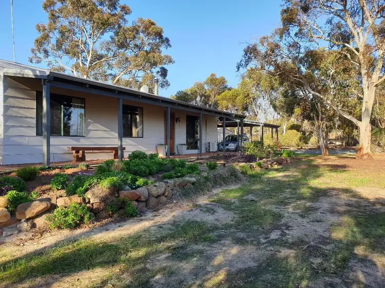 9 Chillicup Road, Broomehill Village WA 6318