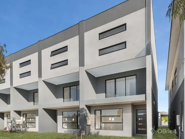 19 Elmslie Drive, Cranbourne East VIC 3977