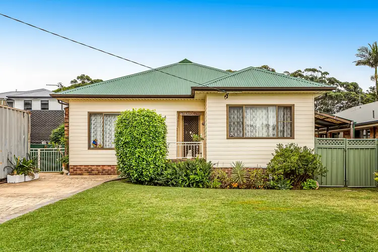 4 Henry Street, Tarrawanna NSW 2518