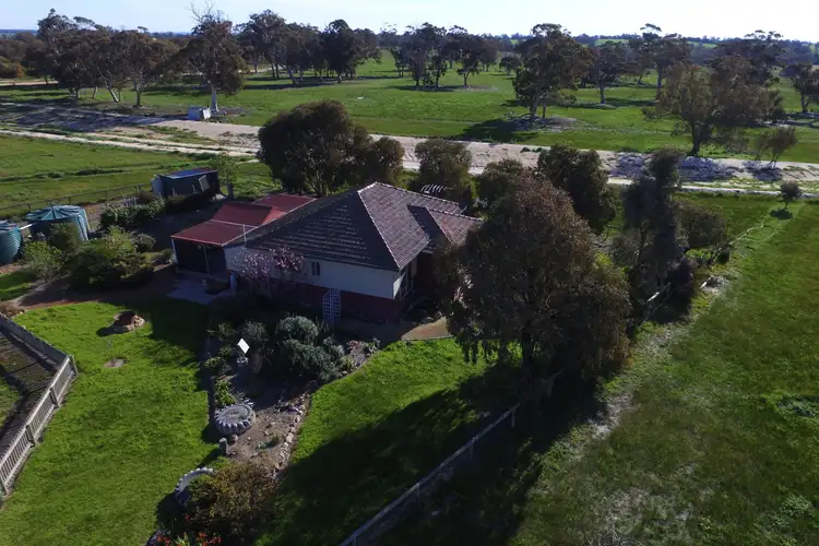 9 Wandoo Road, Broomehill Village WA 6318