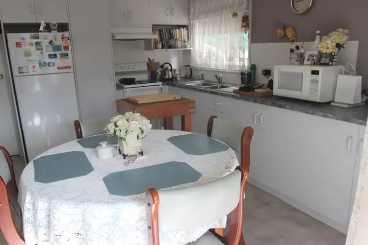 Fifth view of Homely house listing, 17 Alannah Court, Cobram VIC 3644