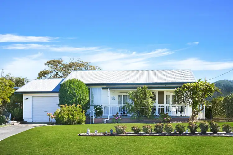 27 Bolt Street, Shoalhaven Heads NSW 2535