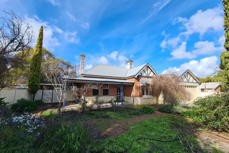 8 Clive Street, Katanning WA 6317