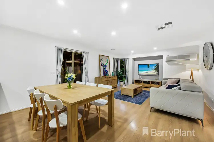 Fifth view of Homely house listing, 8 Bunya Close, Caroline Springs VIC 3023