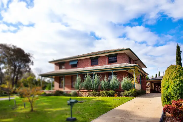 2/1 Kooyong Close, Kennington VIC 3550