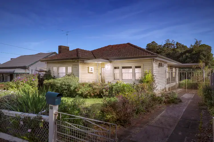 39 Bradshaw Street, Essendon VIC 3040