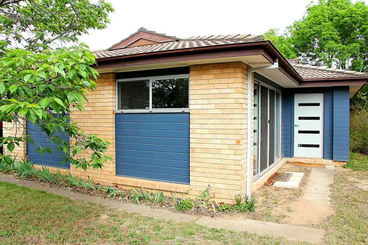 2 Onians Place