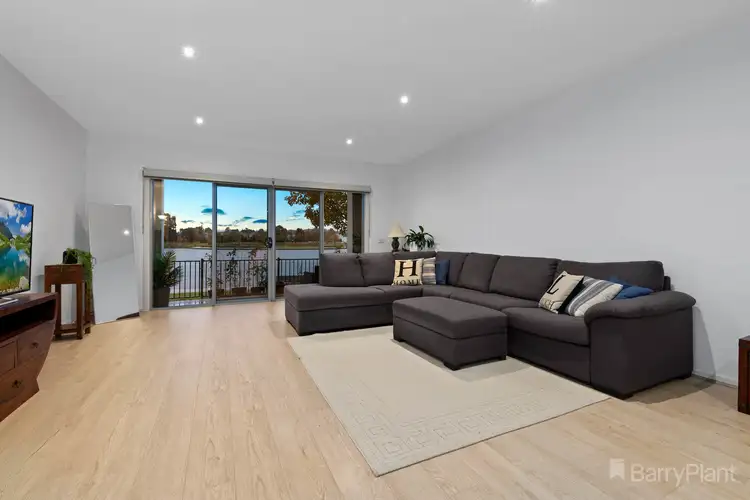 Fifth view of Homely house listing, 2/2 The Entrance, Pakenham VIC 3810