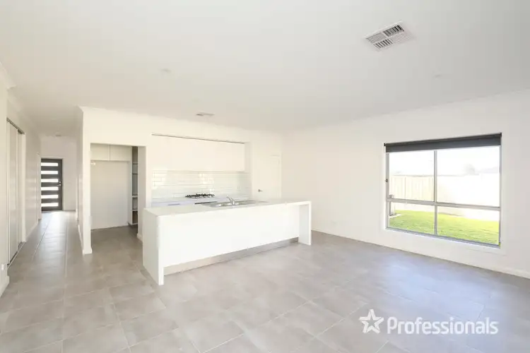 Fifth view of Homely house listing, 4 Midtown Drive, Mildura VIC 3500