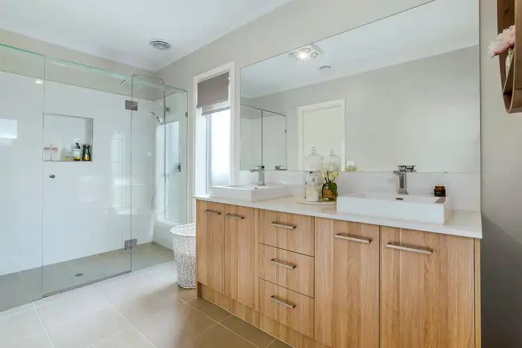 Fifth view of Homely house listing, 2 Cassinia Court, Gisborne VIC 3437