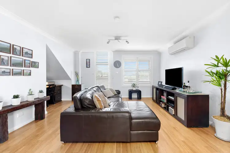 8/17-19 Robertson Street, Coniston NSW 2500