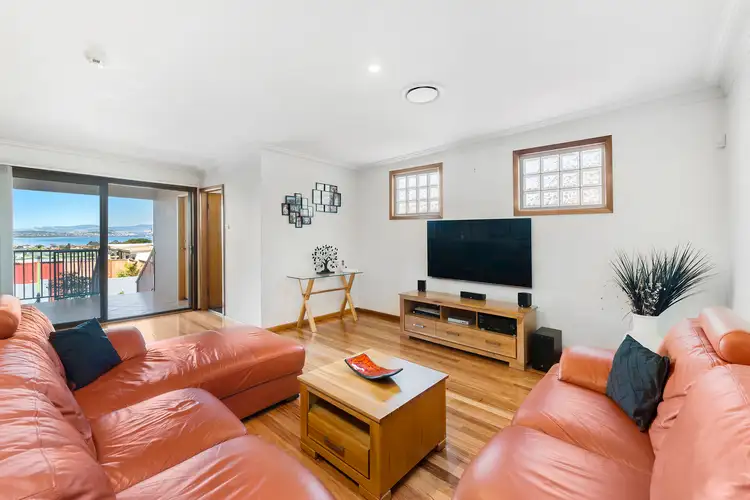 213 Flagstaff Road, Lake Heights NSW 2502