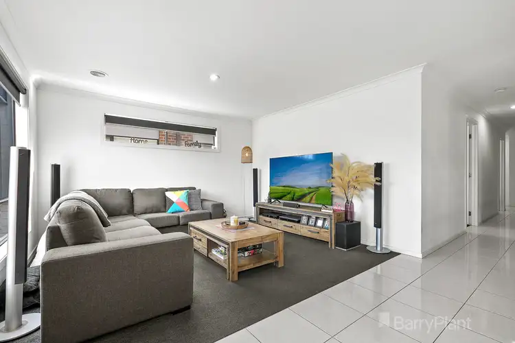 Fifth view of Homely house listing, 8 Naomi Street, Pakenham VIC 3810