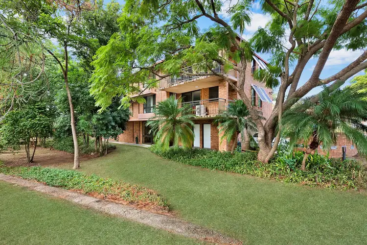 Main view of Homely unit listing, 4/104 Clarence Road, Indooroopilly QLD 4068