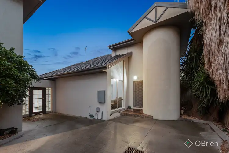 2/5 Lachlan Place, Keysborough VIC 3173