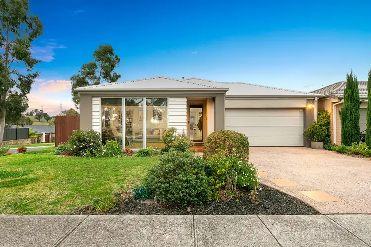 32 Waterside Drive, Pakenham VIC 3810