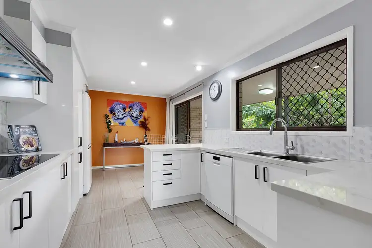 17 Merrilyn Street, Chapel Hill QLD 4069