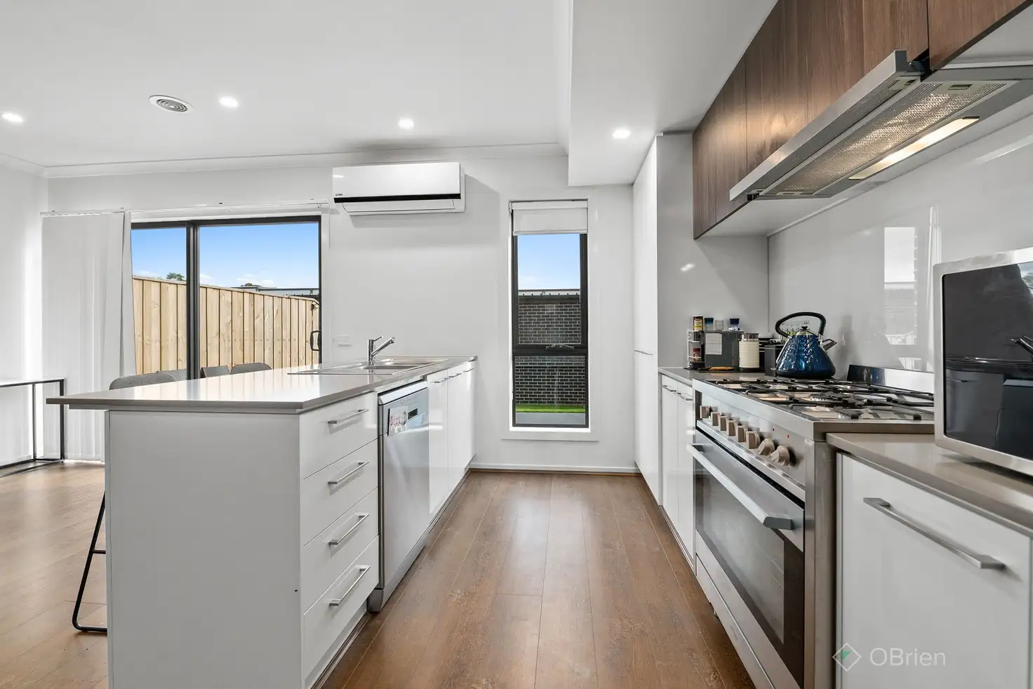 Main view of Homely townhouse listing, 13 Bona Vista Rise, Clyde VIC 3978