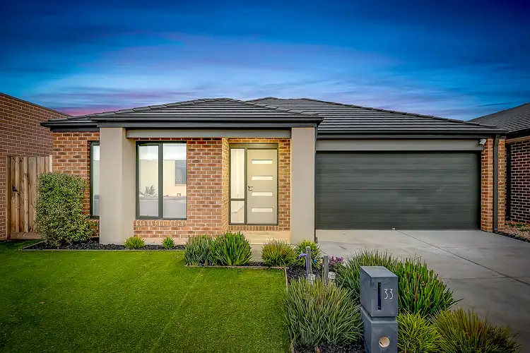 33 Moonlight Way, Mickleham VIC 3064
