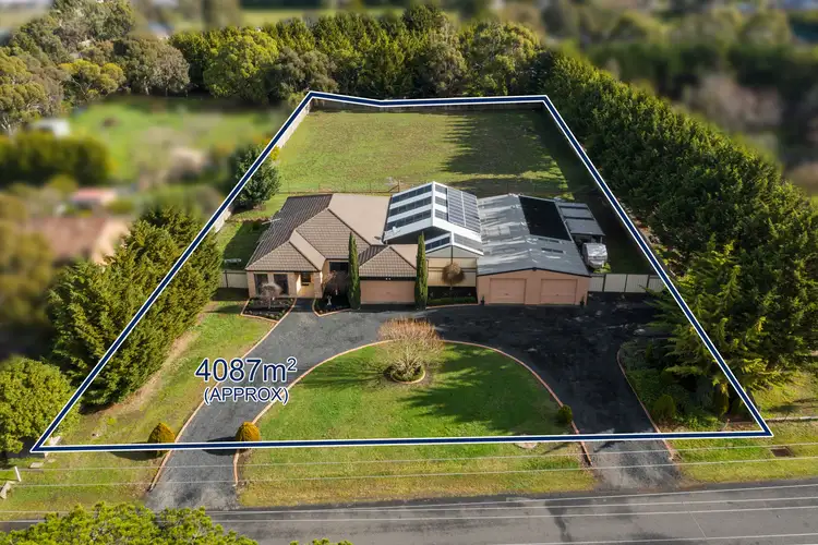 17 Main Street, Romsey VIC 3434