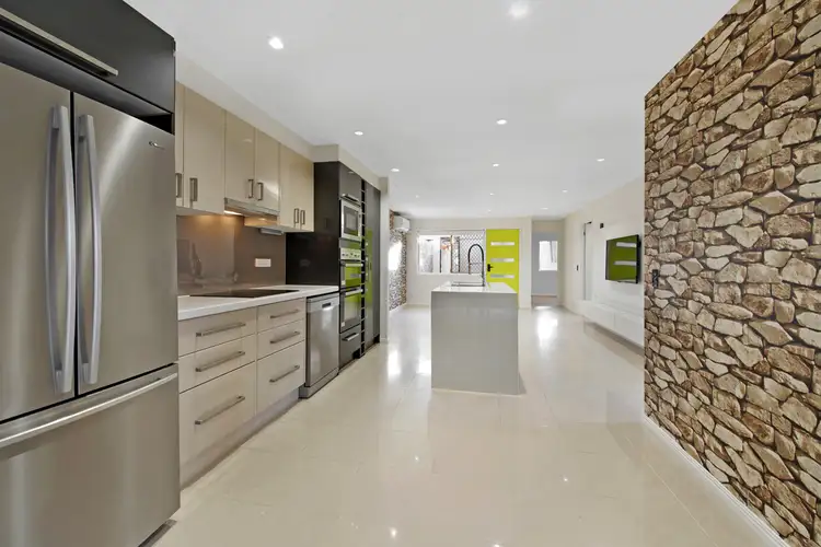 1/173 Olsen Avenue, Labrador QLD 4215